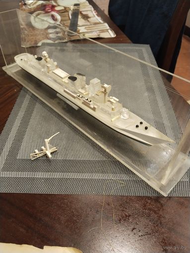 Модель каробля. Смотрите фото.