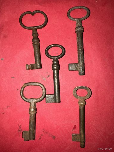 Ключи старинные.цена за все.