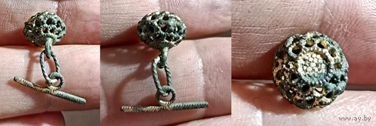 Красивая старинная пуговица