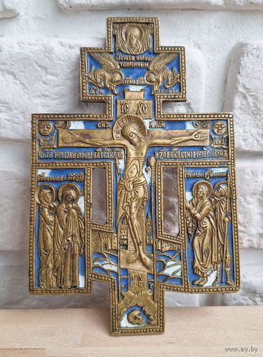 Распятие Христово, с предстоящими, две эмали.