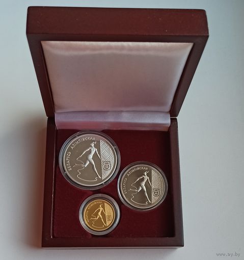 Художественная гимнастика, 1996, подарочный набор из 3 монет номиналами 1, 20 и 50 рублей в деревянном футляре