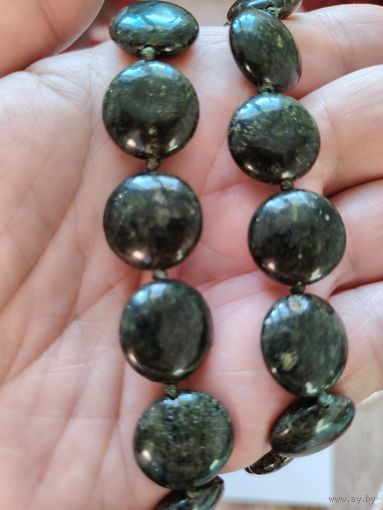 Бусы из змеевика