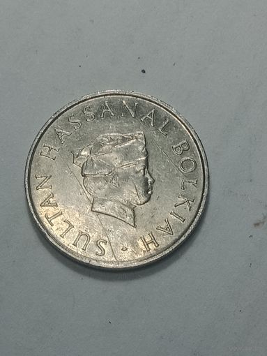 Бруней 10 сенов 1981 года .