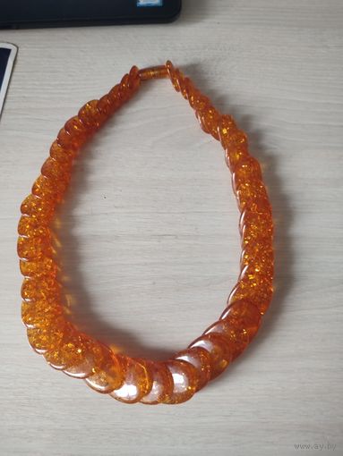 Янтарные бусы