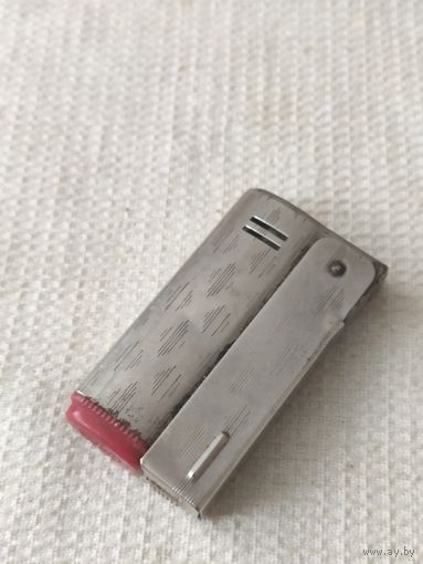 Зажигалка.