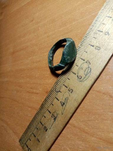 Красивый древний перстень