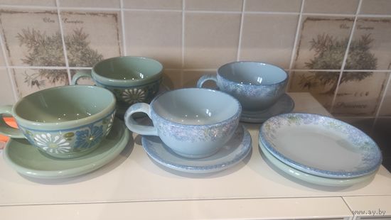 Красивые чайные пары, керамика. В комплекте 6 блюдец и 4 чашки. Продаю комплектом.