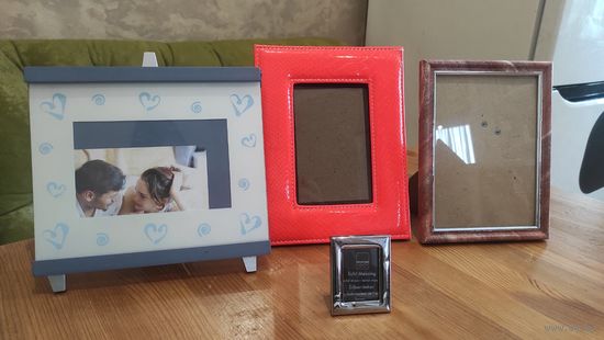 Лот красивых рамок для фотографий.