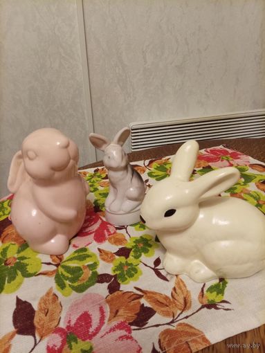 Заяц кролик статуэтка.цена за один