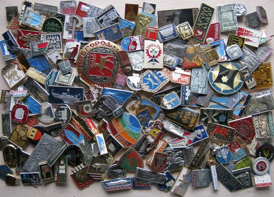 Значки города, архитектура, 150 штук, без повторов, все разные.