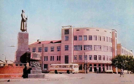 Г. Тула Памятник Красноармейцу на площади Челюскинцев