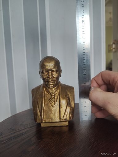 Бюст Ленина