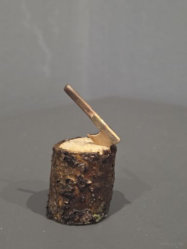 Пень с топором