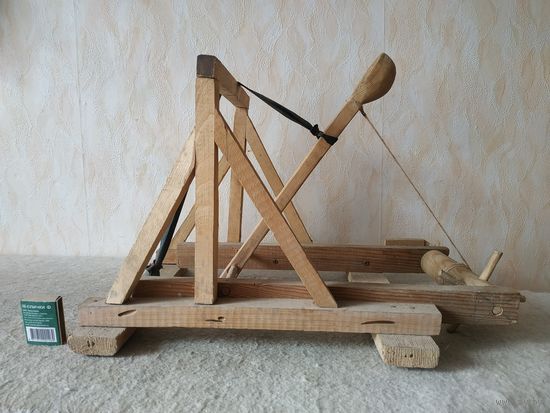 Действующий макет древней катапульты.