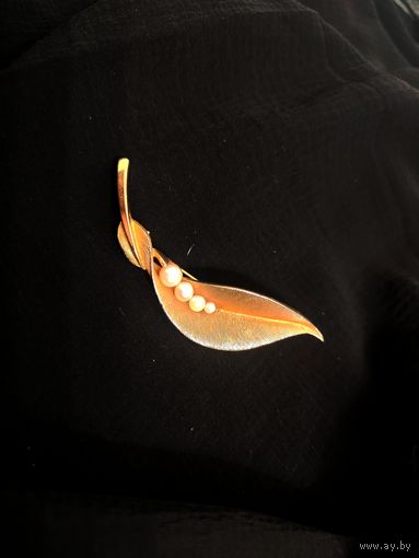 Брошь листок