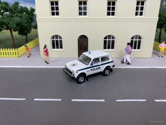 ВАЗ 2121 НИВА POLICIE Brekina. Масштаб НО 1:87.