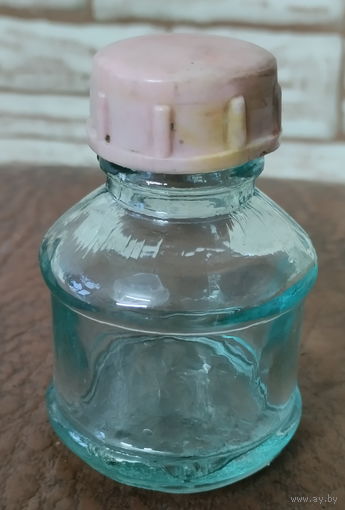 Бутылочка от чернил эпохи СССР.