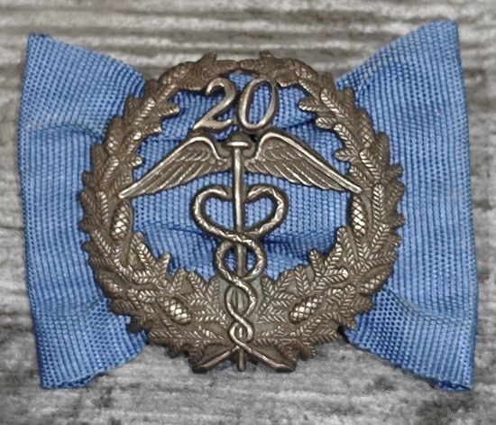 Серебряный знак на оригинальной подложке. Финляндия. Выслуга в таможне 20 лет. 8 грамм