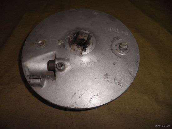 Тормозной барабан от мотоцикла ИЖ-5(?) в сборе.