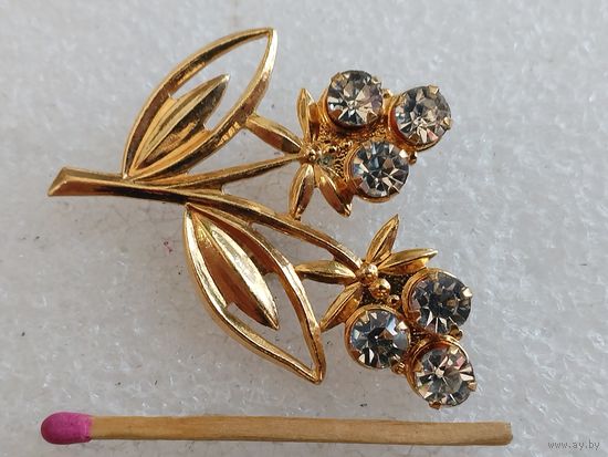 Брошь винтажная советская "веточка с цветами"