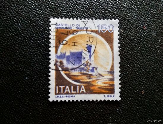 Марка Италия 1980 год Замок