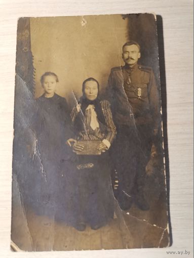 Фотография военнослужащего с медалью , 1920-30-е годы,  размер 13.5*8.5 см.