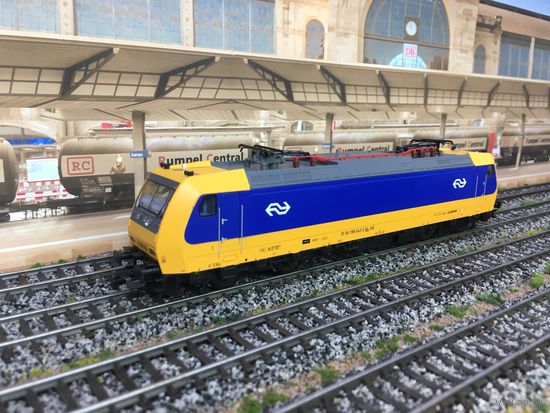 Электровоз Е186 043 NS PIKO. Масштаб НО 1:87.