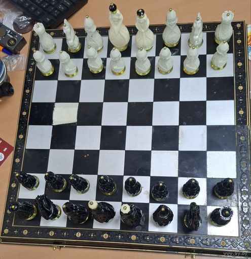 Шахматы с часами СССР. Сибирские. Гроссмейстерский размер доски 45 на 45 см. Фигуры утяжеленные. Из квартиры знаменитого шахматиста.