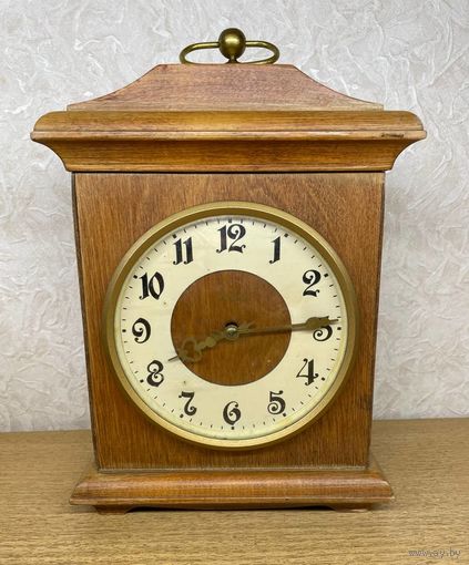 Механические, настольные часы, времён СССР.