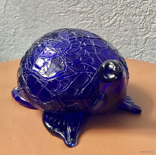 Статуэтка. Статуэтка из стекла