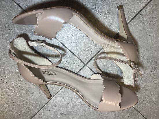 Новые босоножки на 41 размер.