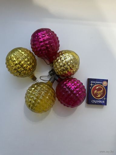 Лот елочных игрушек.