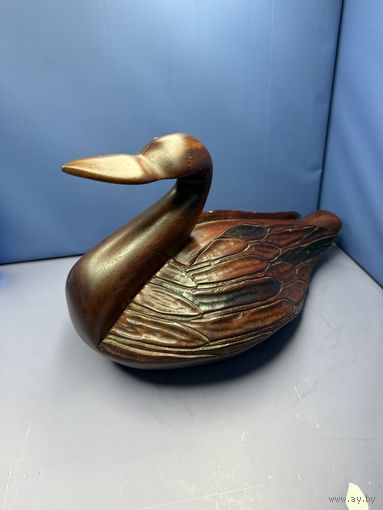 Утка красное дерево