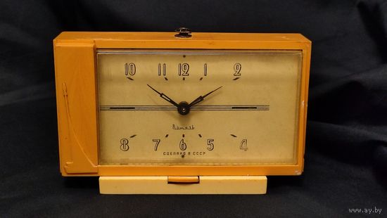 Редкие часы будильник Витязь с подсветкой