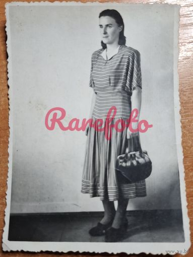 1953 Девушка в платье студийное фото ретро типаж