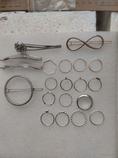 Кольца и заколки.