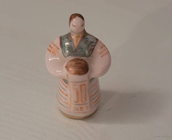 Без МЦ ! Фарфоровая статуэтка девушка с караваем. Минский ФЗ.