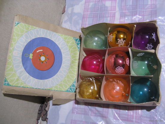 Коробка ёлочных игрушек СССР большие шары диаметром 10 см