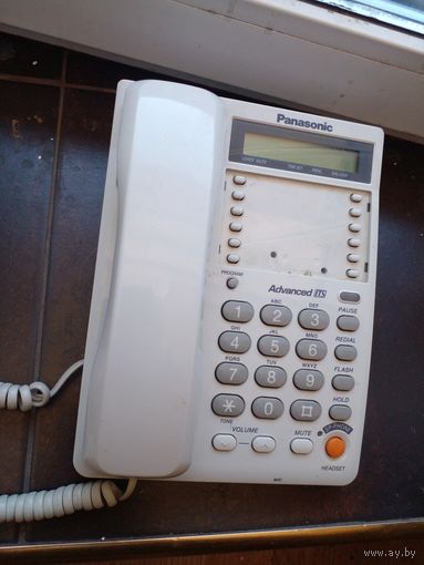 Телефон Panasonic KX-TS2365RUW с ЖКИ экраном
