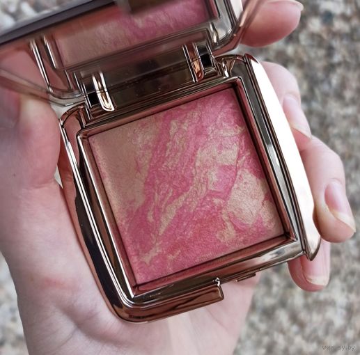 Hourglass Luminous Flush
