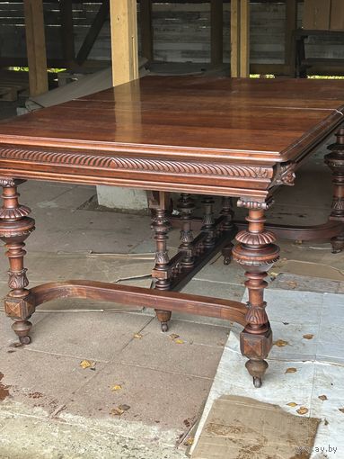 Антикварный обеденный стол