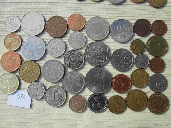 35 иностранных монет лот 683