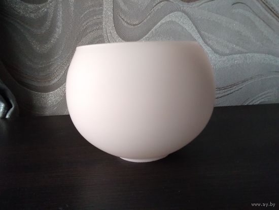 Плафон, высота 10см,ширина 12см, отверстие под патрон 5 см