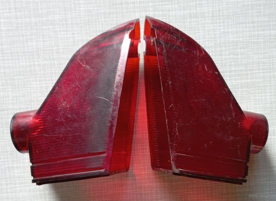 Рассеиватель верхний заднего фонаря Волга  ГАЗ 21Л - пара, б/у ,оригинал