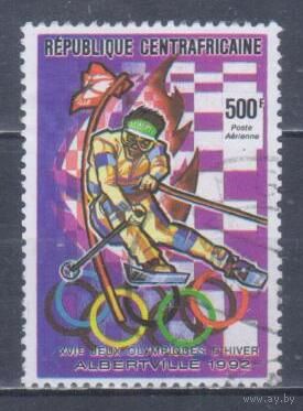 [819] ЦАР 1990. Спорт.Зимние Олимпийские игры.Лыжи. Гашеная марка.