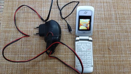 Сотовый телефон ZTE .  Рабочий .