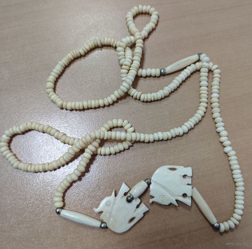 Бусы, кость. 1 метр