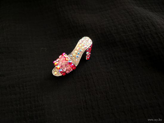 Брошь, туфелька