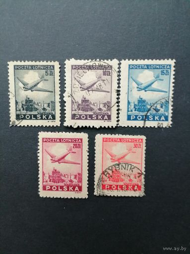 Польша 1946 Неполная серия марок "Авиапочта: самолет над Варшавой" (гашение без клея, есть наклейки, марка 20 gr чистая с клеем и наклейкой) Mi.428-431,433 каталог 1.80 евро