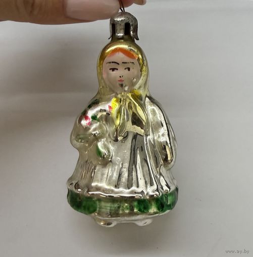 Елочная игрушка Девочка с цветами СССР